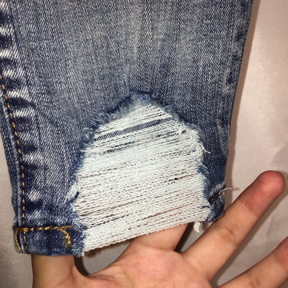 Distressed jeans - Picture 2 of 4